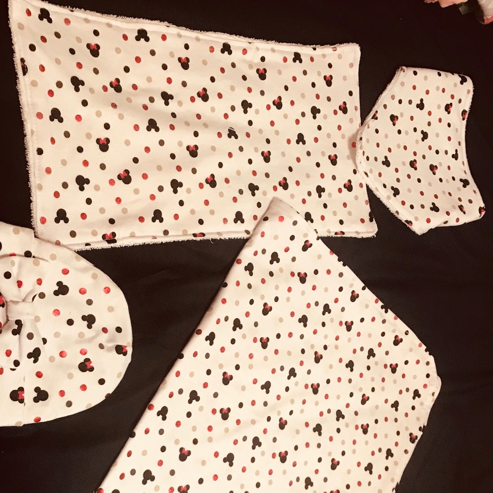 blanket to wrap baby with bib cap